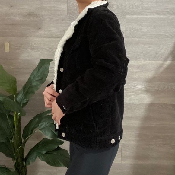 Women's Black Sherpa-Lined Corduroy Jacket - Picture 3 of 9